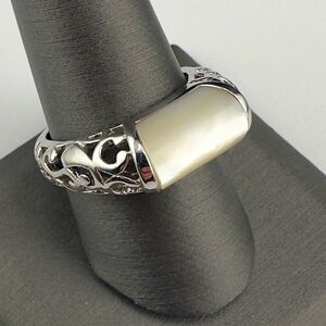 Blanco by Lia Sophia Silver tone scroll design ring size 10